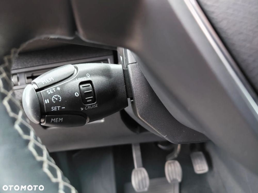 Peugeot 3008 1.2 PureTech Active S&S - 16