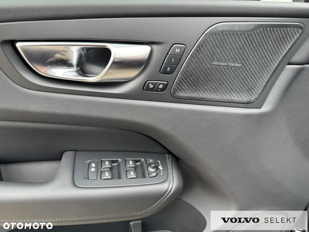 Volvo XC 60 B5 B AWD Plus Dark - 13