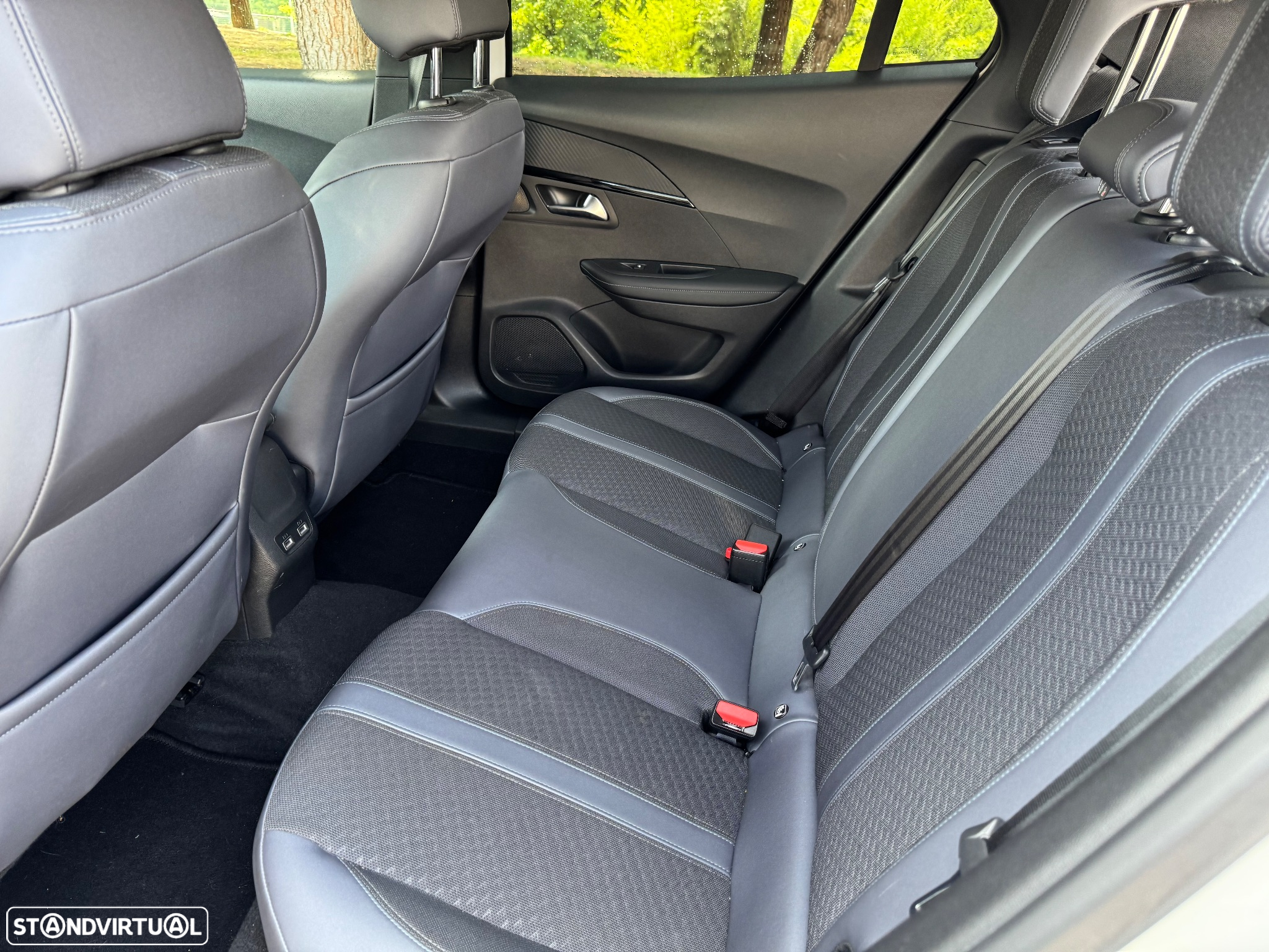 Peugeot e-2008 50 kWh Active Pack - 19