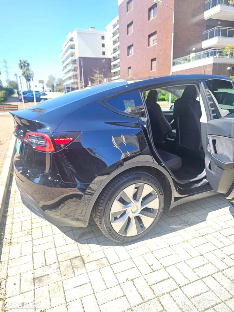 Tesla Model Y - 7