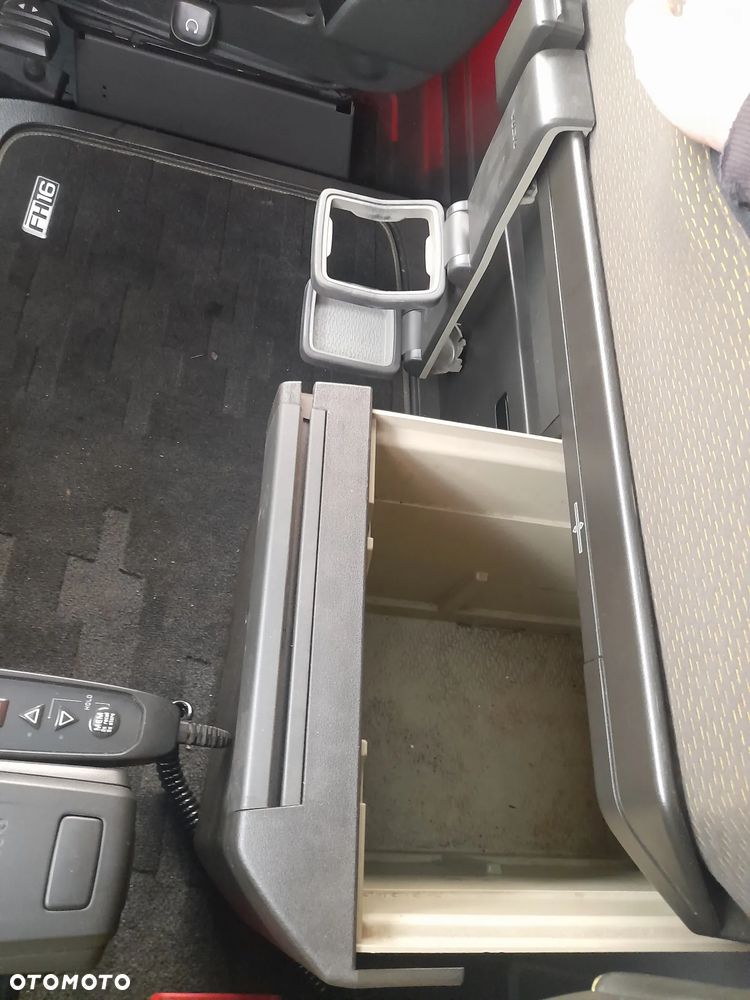 Volvo FH 16 650koni 6x2 OŚ SKRĘTNA PODNOSZONA // JEDYNY TAKI// RAMA DO ZABUDOWY// HDS dzwig żuraw do lasu drewna tarcicy // DO ŻYWCA// asenizacyjny// HOLOWNIK// FULL opcja ze SZWAJCARI - 9