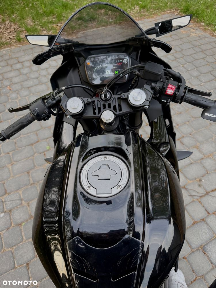 Yamaha YZF - 8