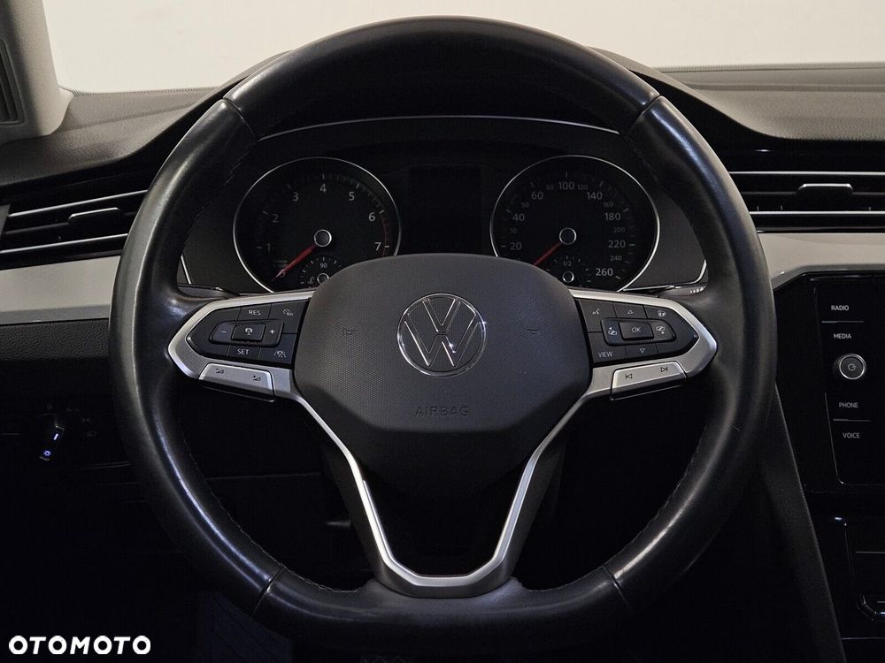 Volkswagen Passat - 13