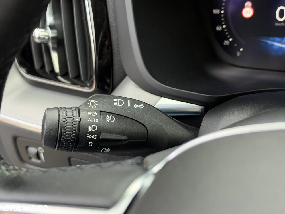 Volvo XC 60 B4 B Momentum Pro - 28