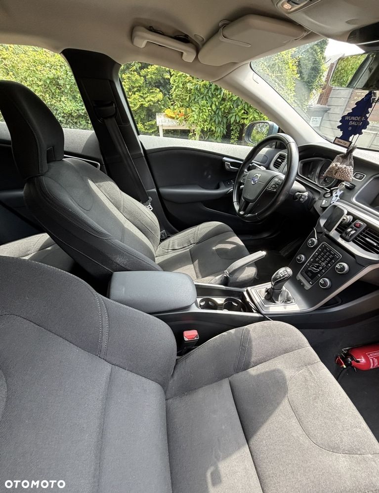 Volvo V40 D2 Base - 13