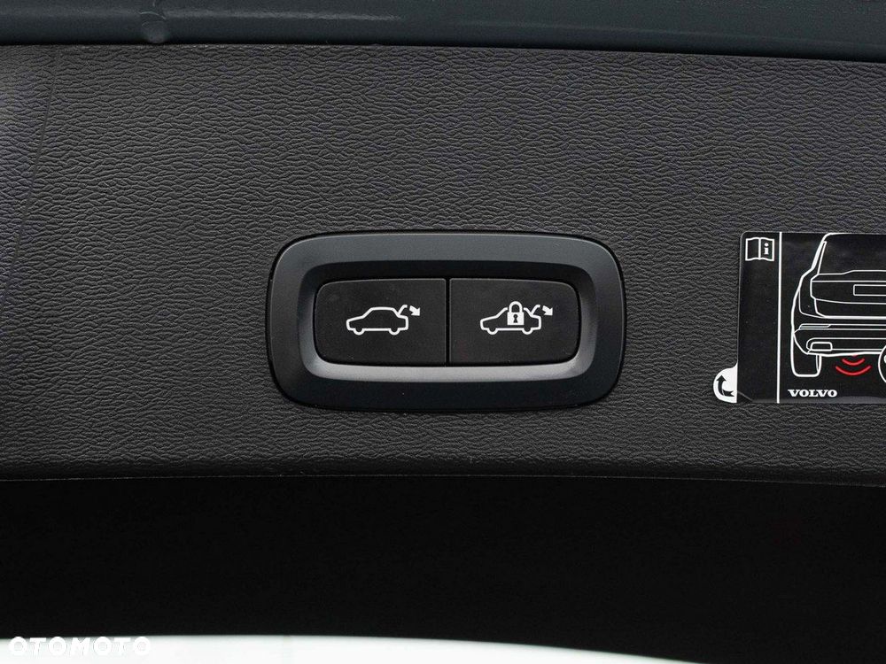 Volvo XC 40 T3 Momentum Pro - 30