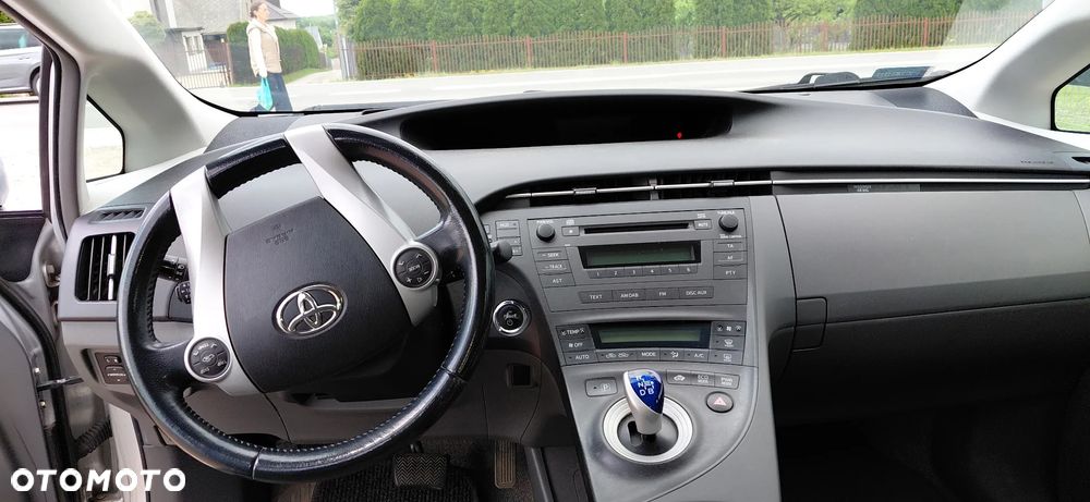 Toyota Prius 1.8 HSD Prestige - 10