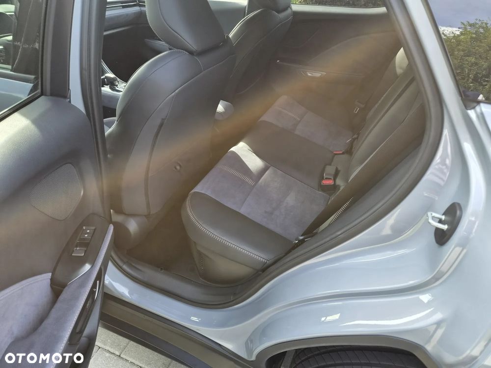 Lexus LBX 1.5 Hybrid Cool AWD - 16