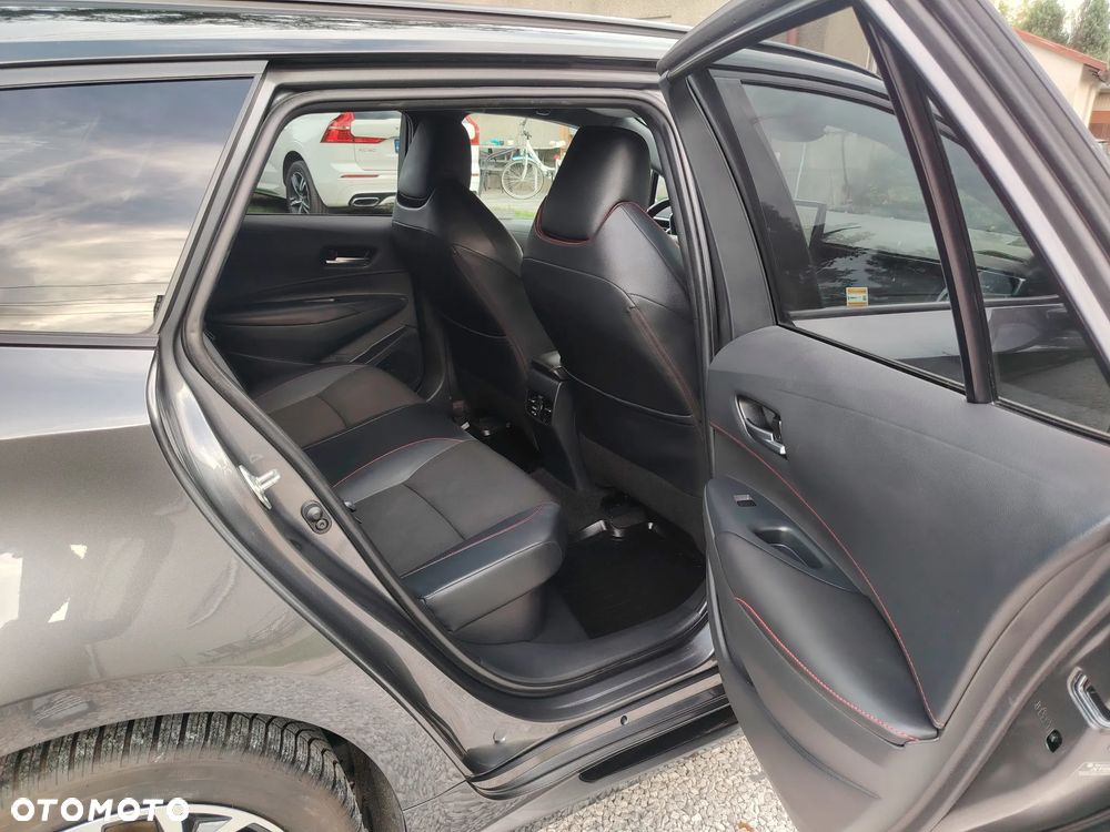Toyota Corolla 2.0 Hybrid GR Sport Dynamic - 35
