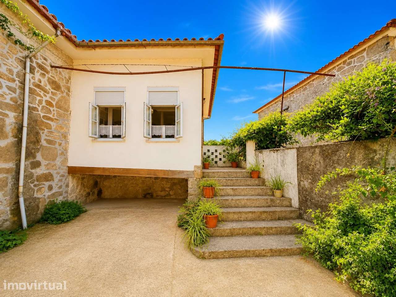 Quintinha com Moradia T2 e Charme Rural Próximo de Valença - Grande imagem: 4/36