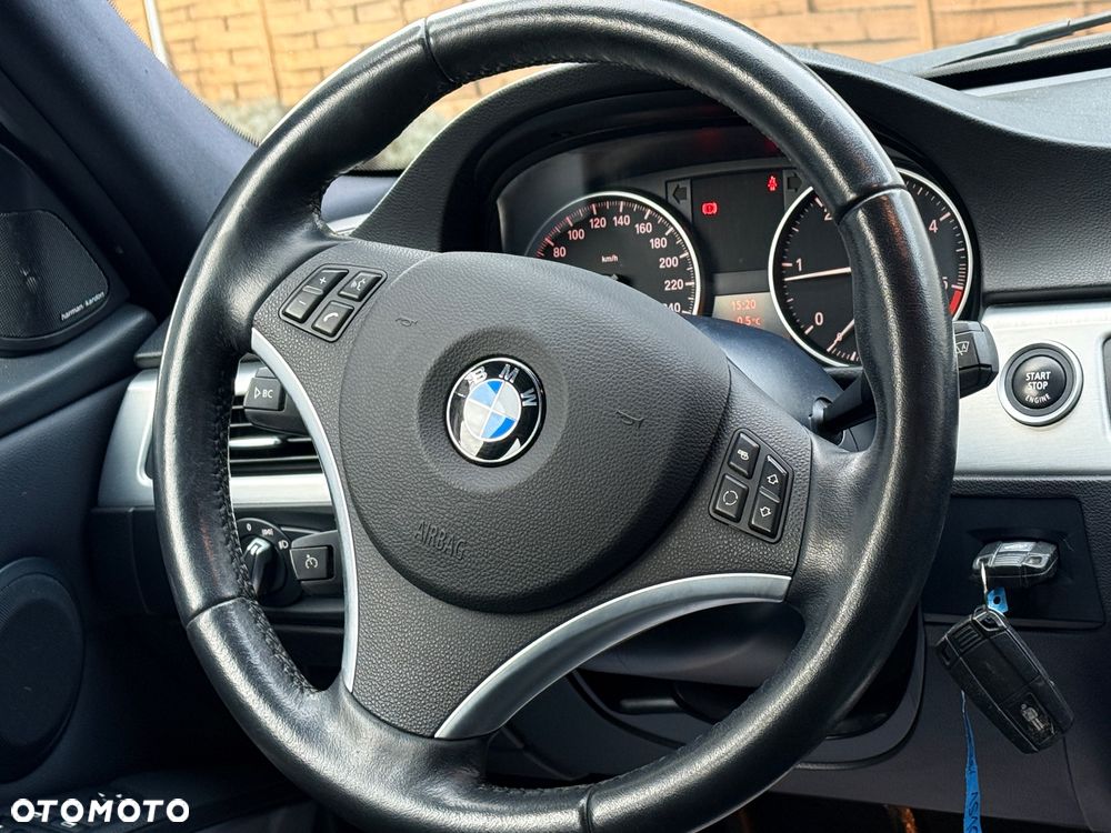 BMW Seria 3 320d xDrive - 17