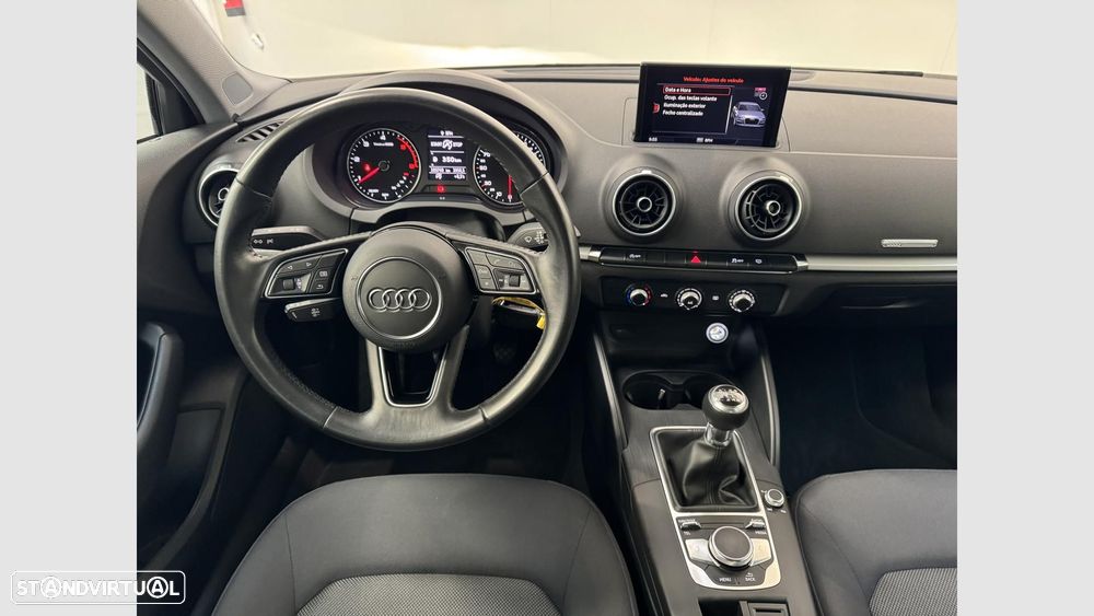 Audi A3 Limousine 1.6 TDI Design - 12