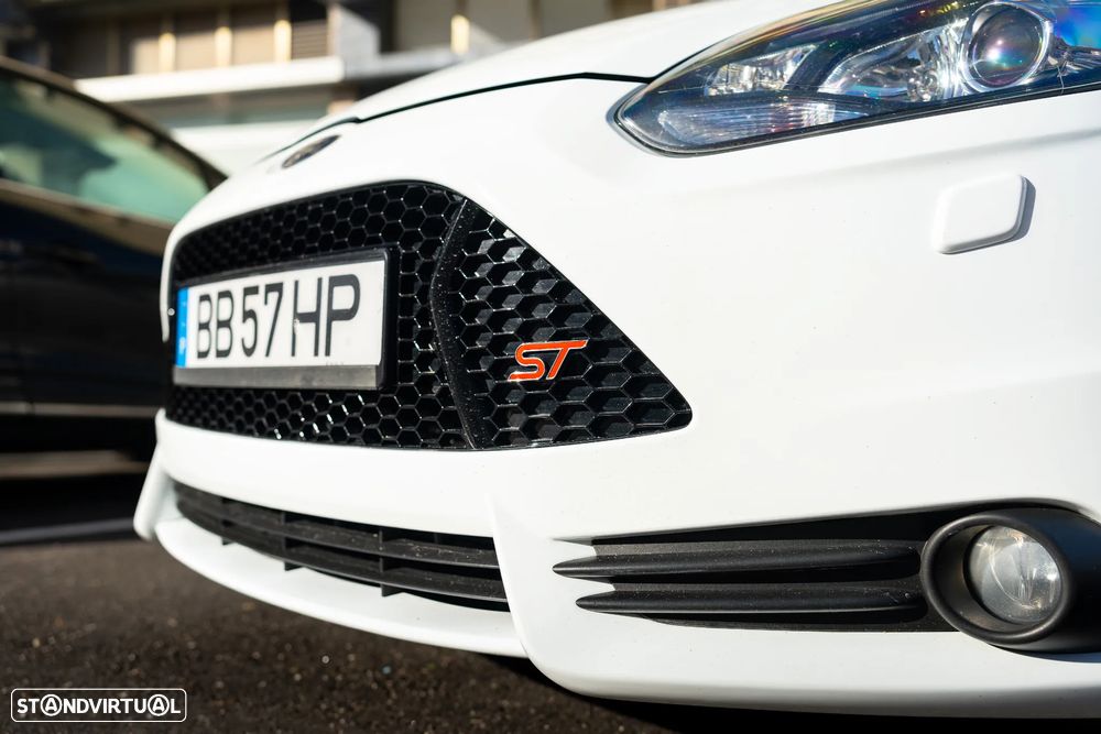 Ford Focus 2.0 EcoBoost ST c/ Pack Pele Desportiva - 5