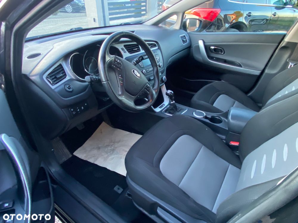 Kia Ceed 1.6 CRDi 128 ISG Spirit - 16