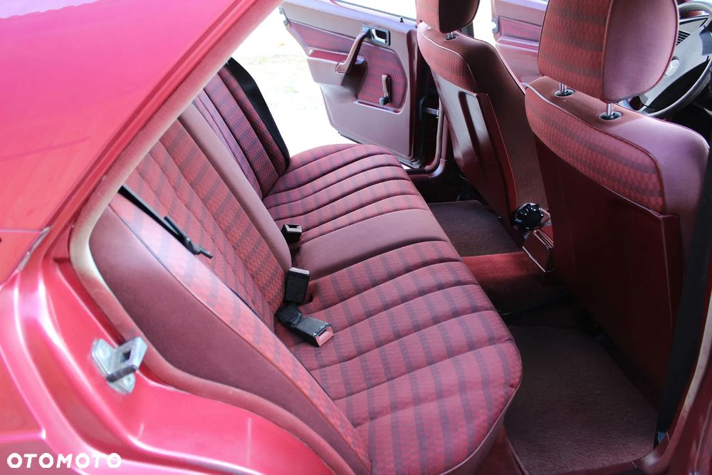 Mercedes-Benz W201 (190) - 19