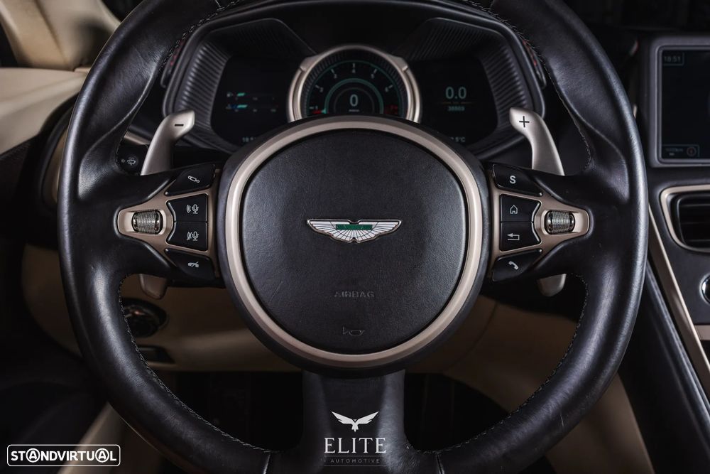 Aston Martin DB11 Coupé V12 Launch Edition - 16