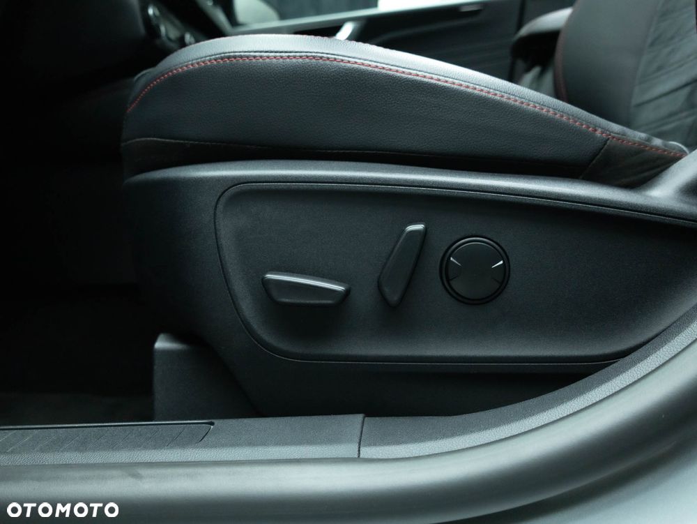 Ford Kuga 2.0 EcoBlue 4x4 ST-LINE X - 22