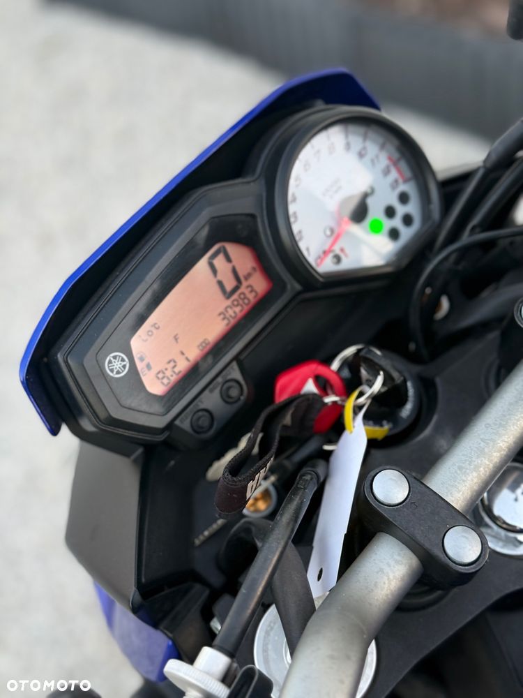 Yamaha FZ8 - 13