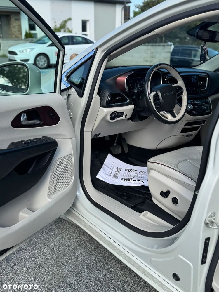 Chrysler Pacifica - 33