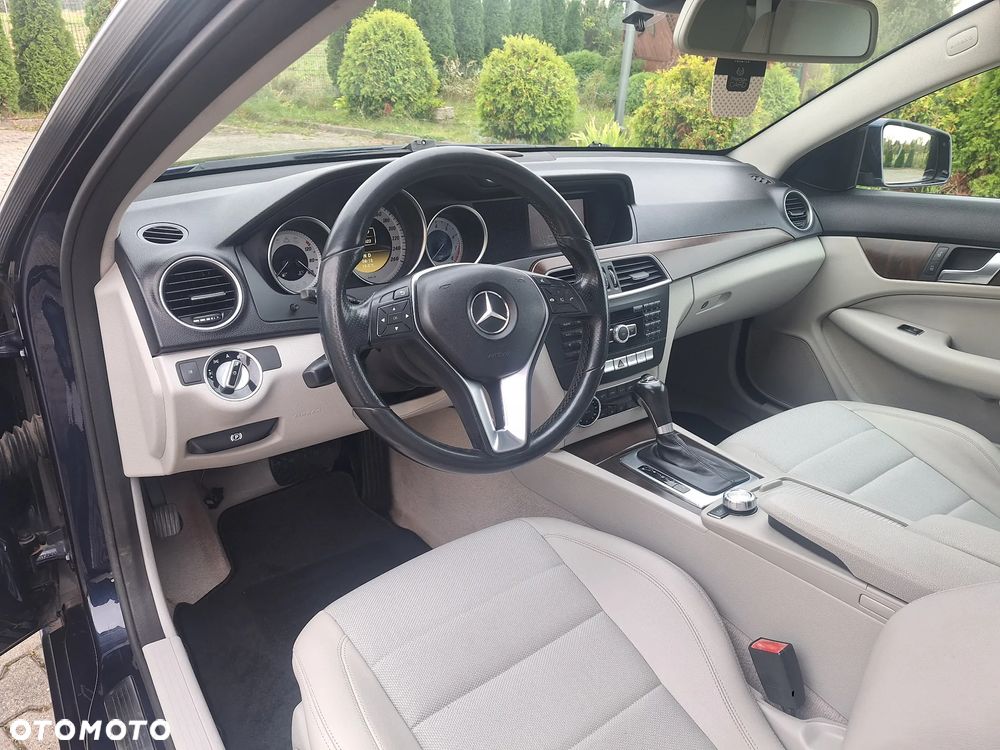Mercedes-Benz Klasa C 180 Coupe BlueEFFICIENCY 7G-TRONIC - 12
