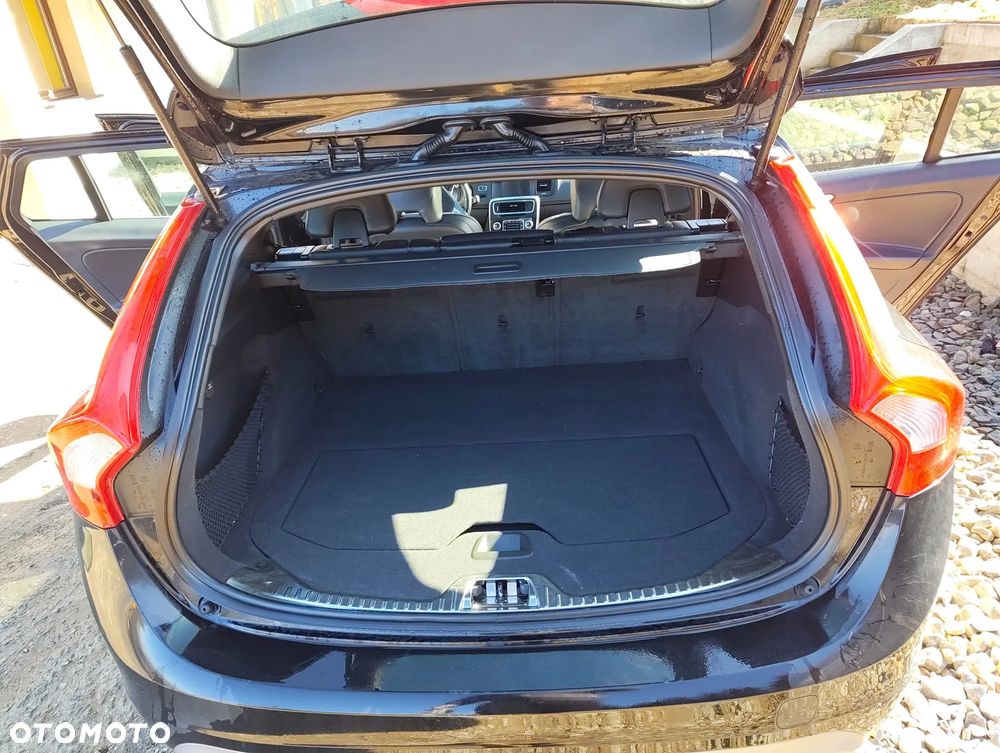 Volvo V60 T6 AWD R-Design - 4