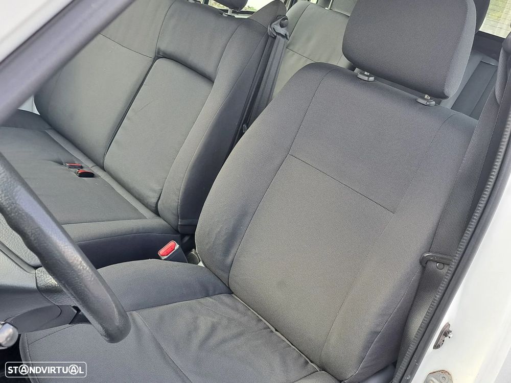 Toyota HiAce 2.5 D-4D Service 2.8T AC - 17