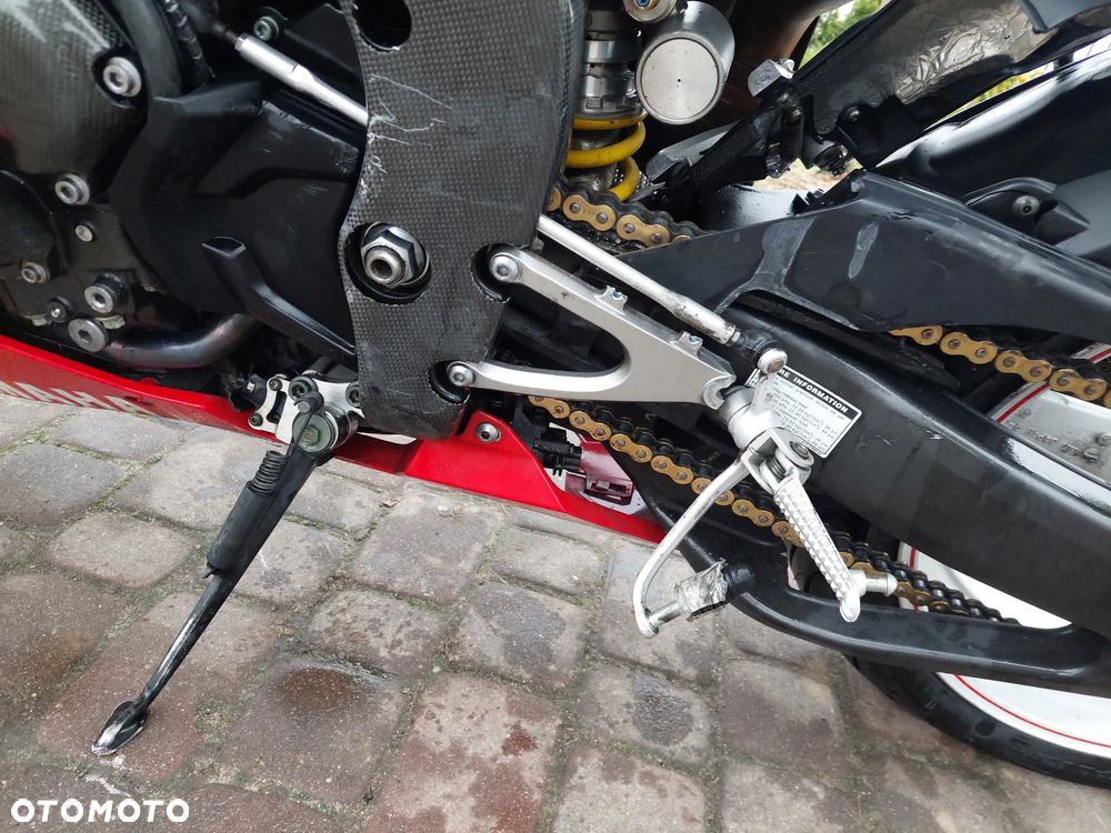 Yamaha R1 - 13