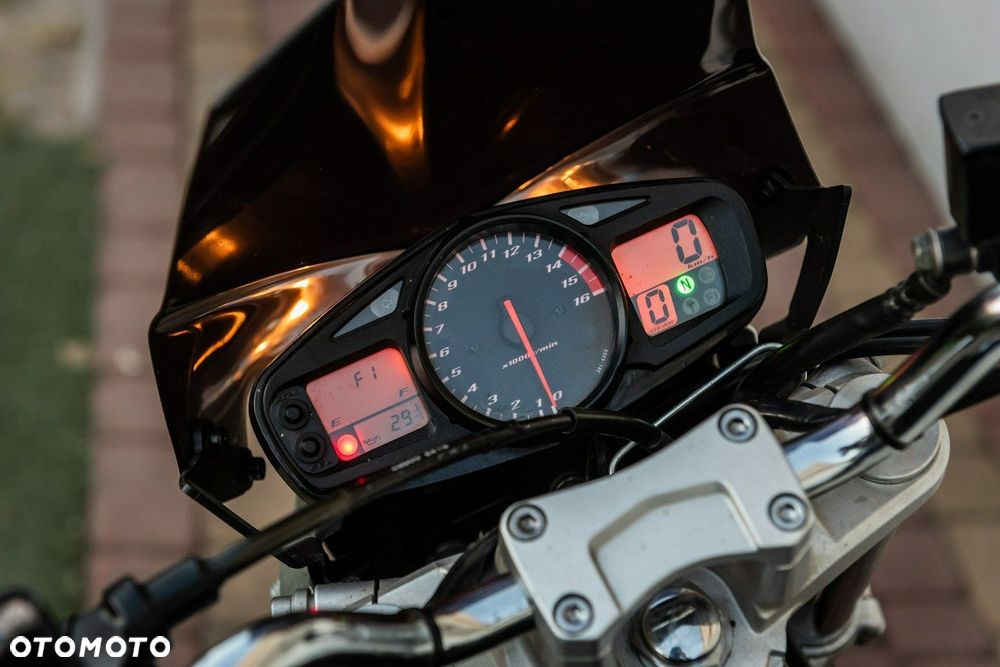Suzuki GSR - 9