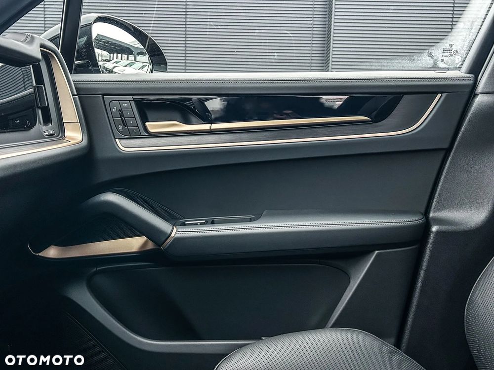 Porsche Cayenne S E-Hybrid PHEV Black Edition - 13