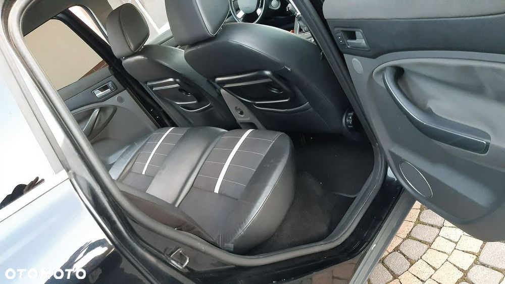 Ford Kuga 2.0 TDCi 2x4 Titanium - 16