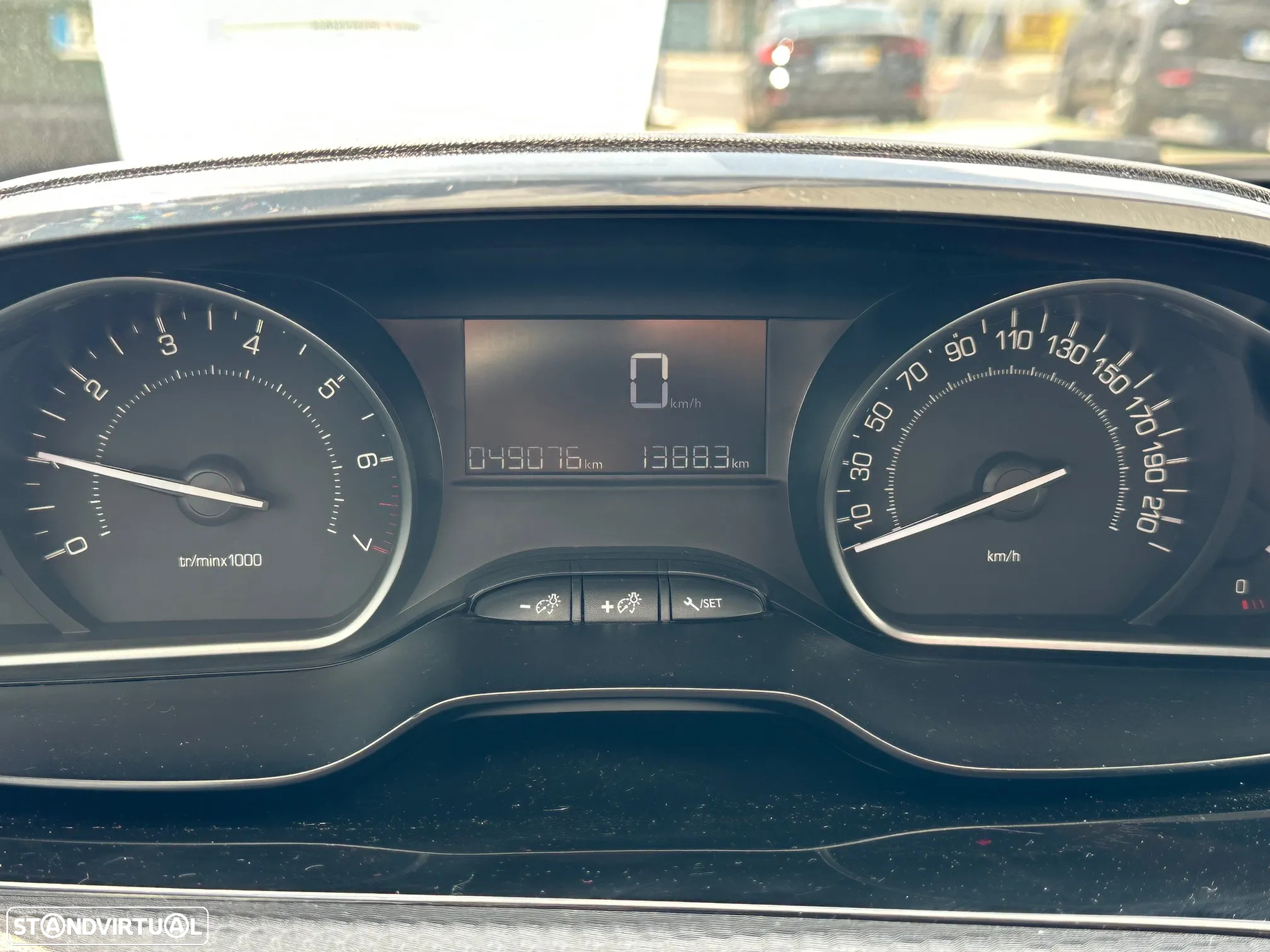 Peugeot 208 1.2 PureTech Signature - 9