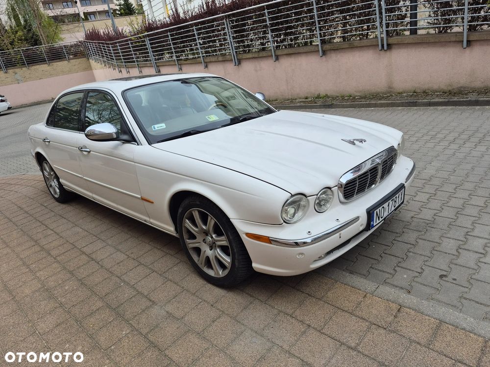 Jaguar XJ XJ8 4.2 LWB - 1