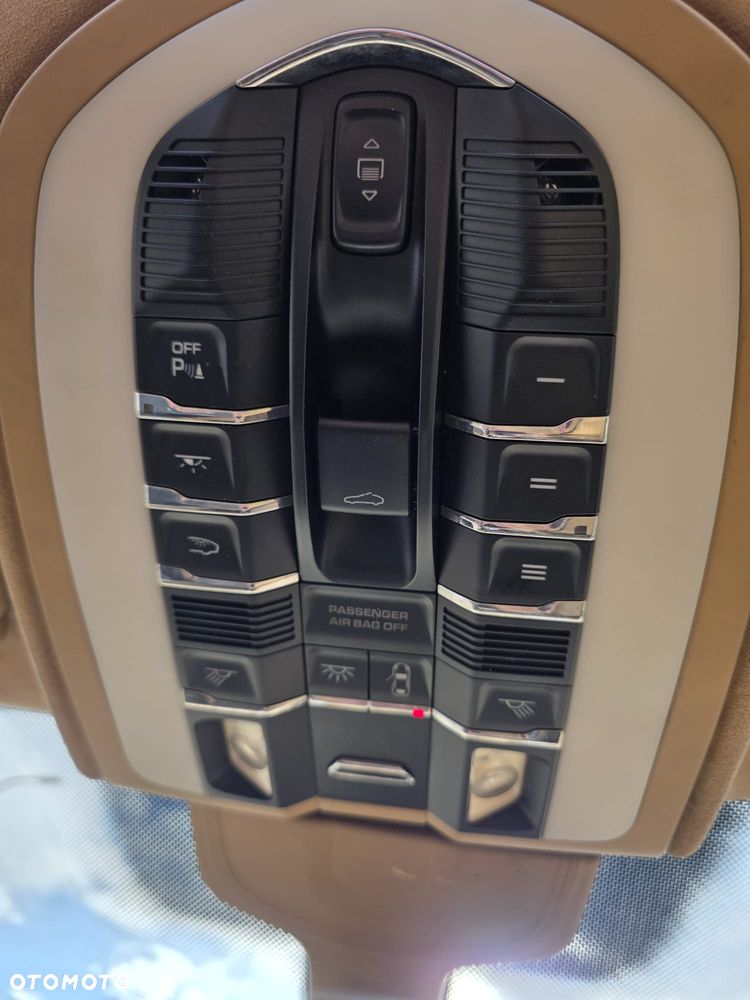 Porsche Cayenne - 21