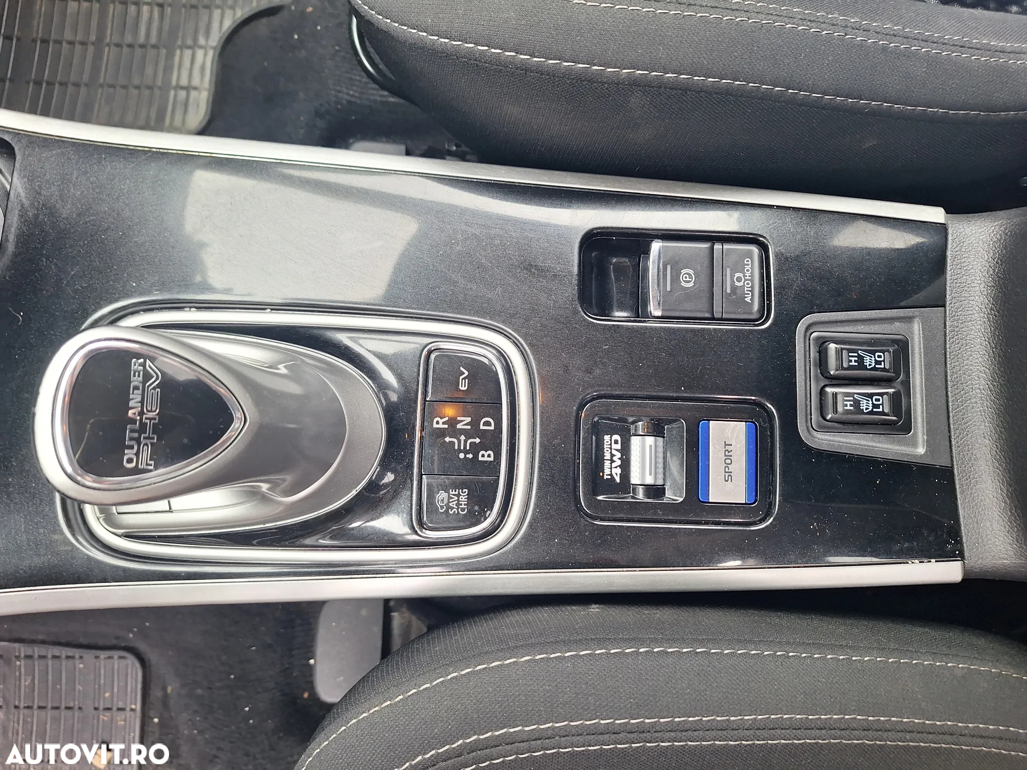 Mitsubishi Outlander 2.4 4WD Plug-In Hybrid Top - 17