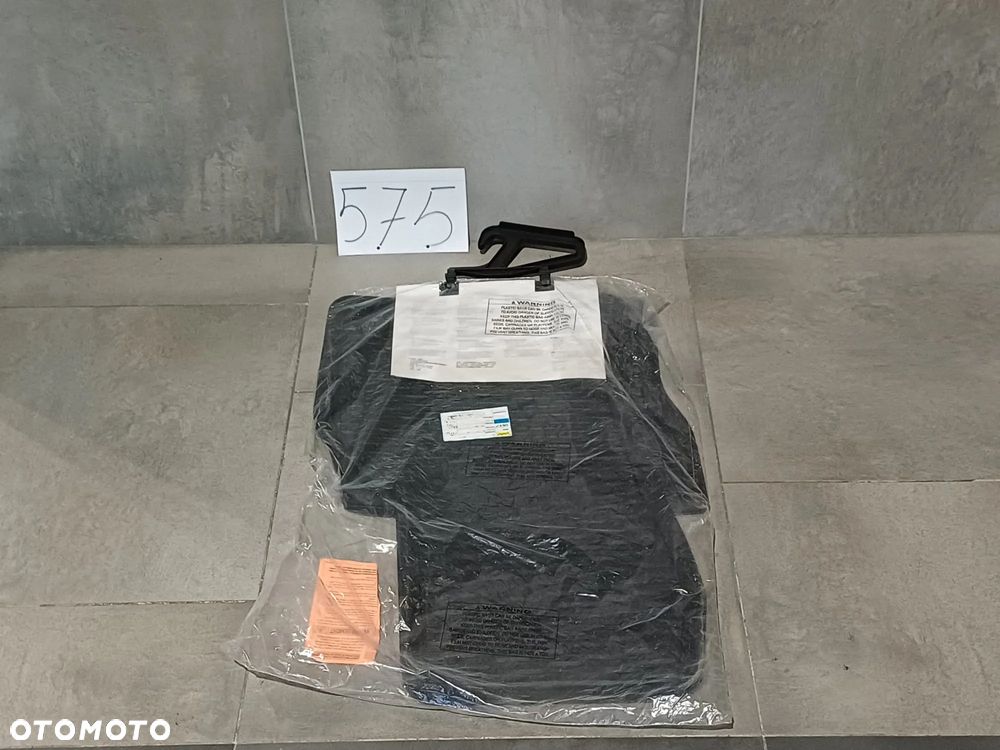 NR 575 Nowe oryginalne dywaniki gumowe do VW Passat 2 sztuki 3G1061502A - 1