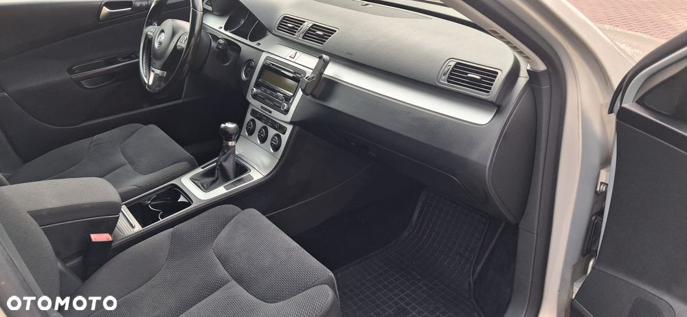 Volkswagen Passat - 14