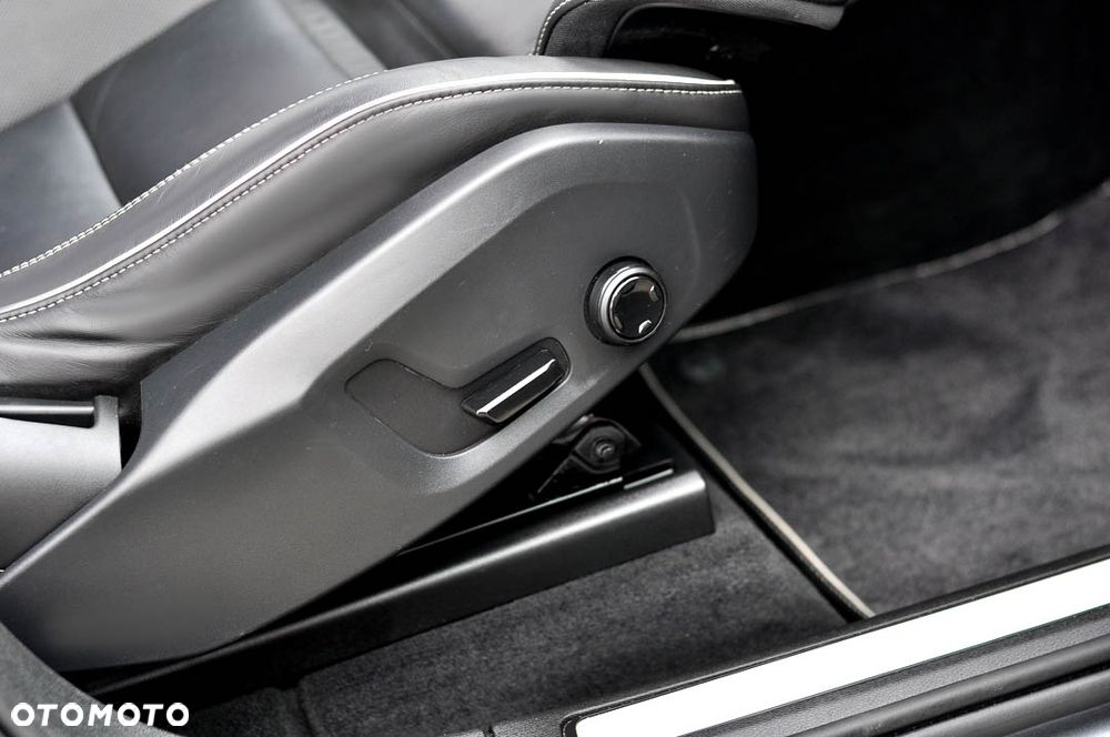 Volvo XC 60 B5 B R-Design - 22