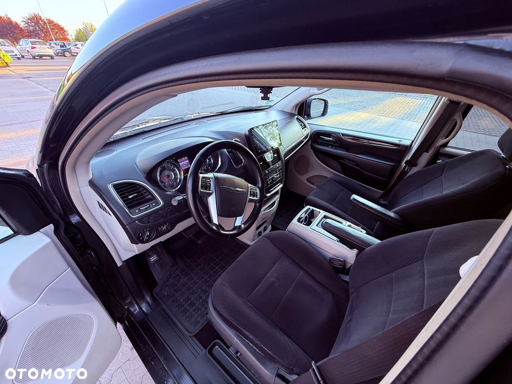 Chrysler Town & Country 3.6 Limited - 7