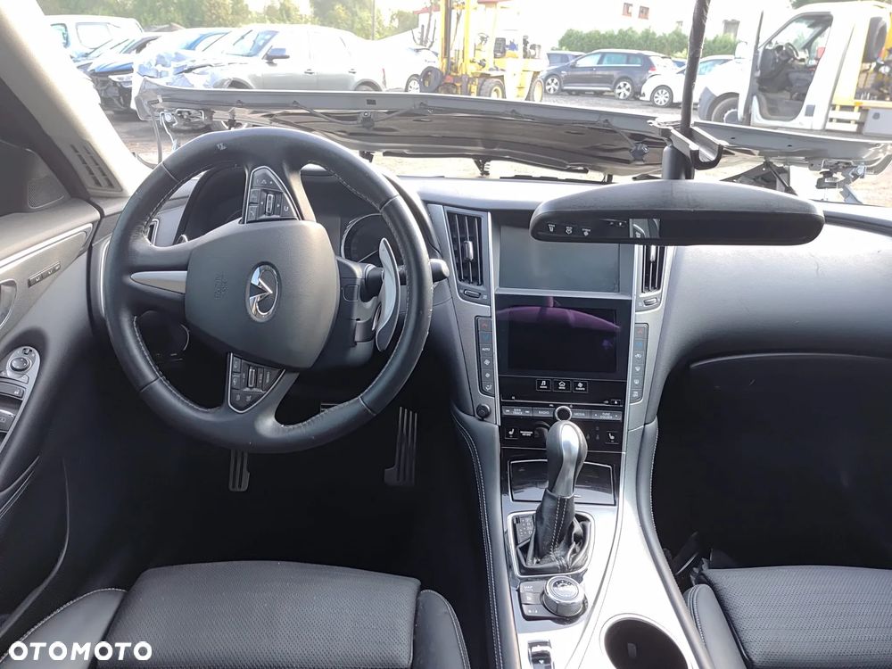 Infiniti Q50 Hybrid AWD Premium - 32
