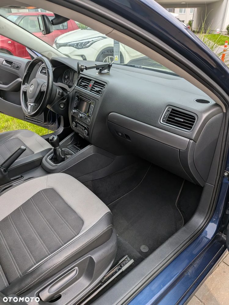 Volkswagen Jetta 2.0 TDI Highline - 6