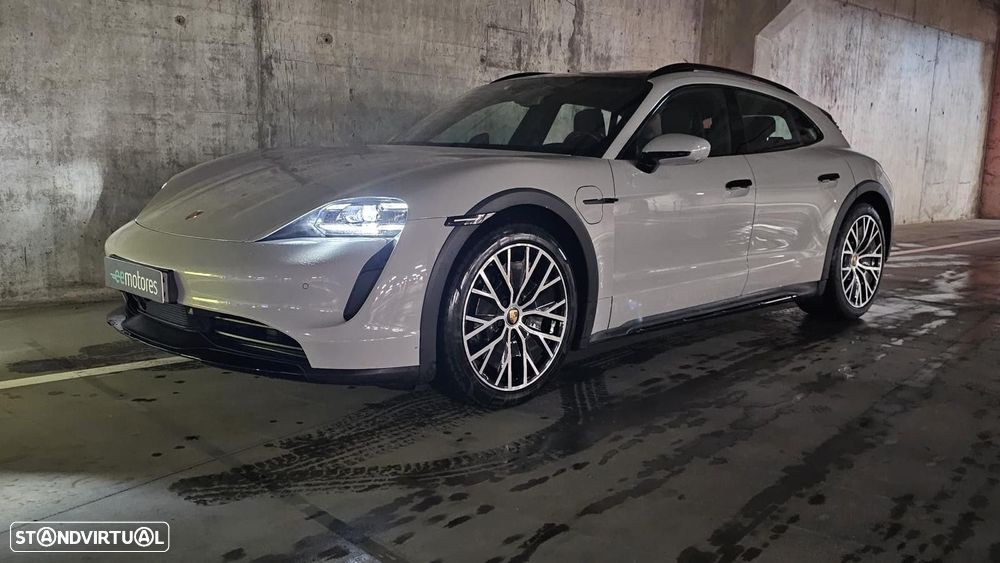 Porsche Taycan Cross Turismo 4 - 18