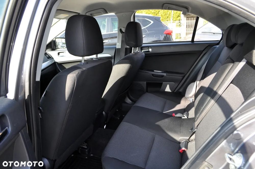 Mitsubishi Lancer 1.8 Inform LPG - 23