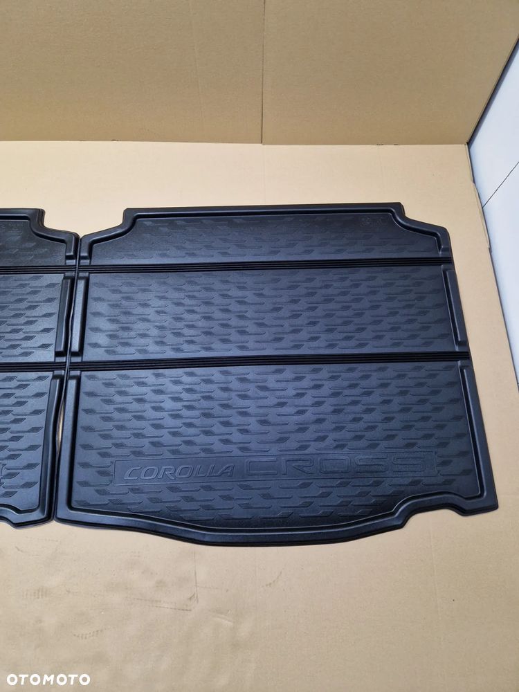 ORYGINALNA MATA BAGAŻNIKA TOYOTA COROLLA CROSS PW241-16000 - 3