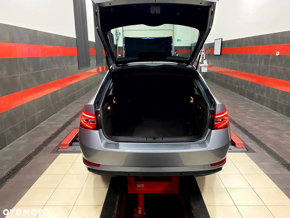 Skoda Superb 2.0 TDI DSG Premium Edition - 15