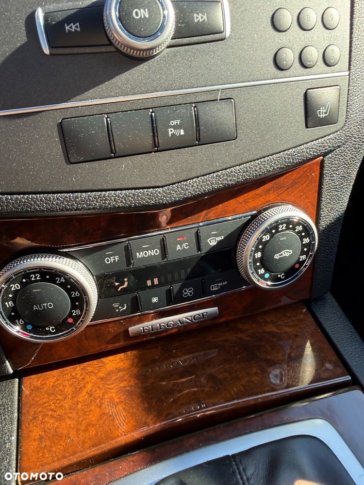 Mercedes-Benz Klasa C 180 CGI Automatik BlueEFFICIENCY Elegance - 26