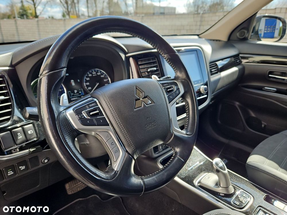 Mitsubishi Outlander - 14