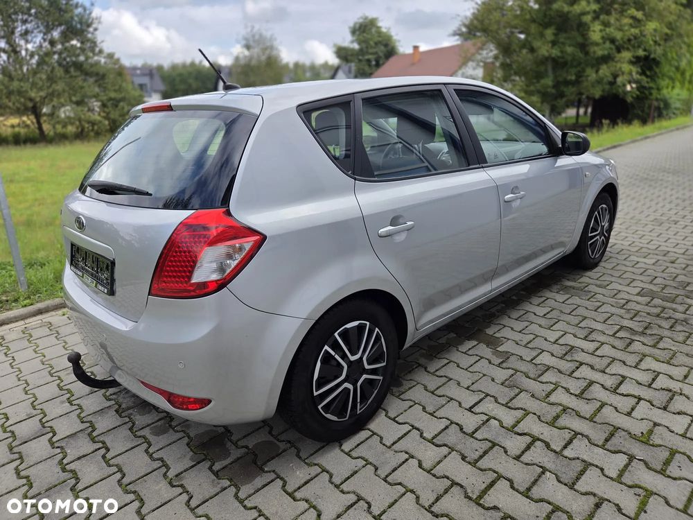 Kia Ceed 1.4 CVVT Attract - 2
