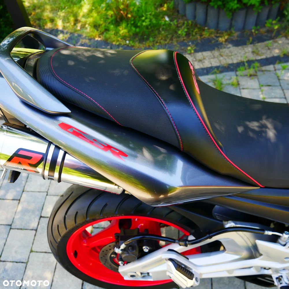 Suzuki GSR - 3
