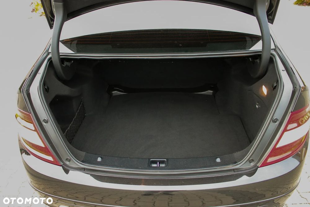Mercedes-Benz Klasa C 220 CDI Elegance - 38