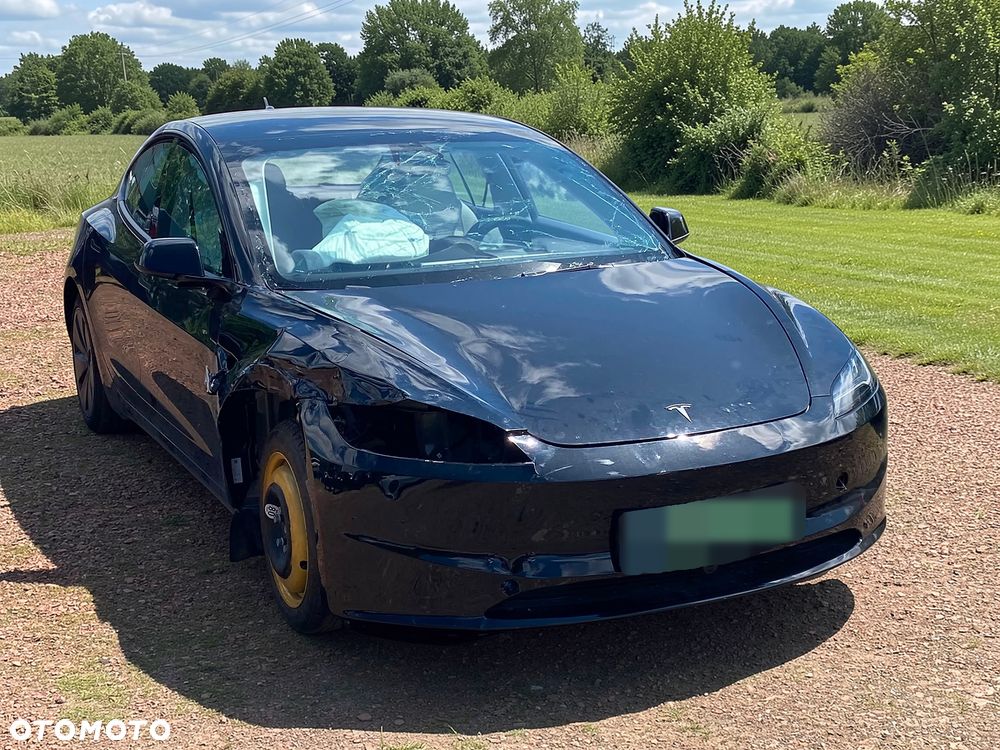 Tesla Model 3 - 4
